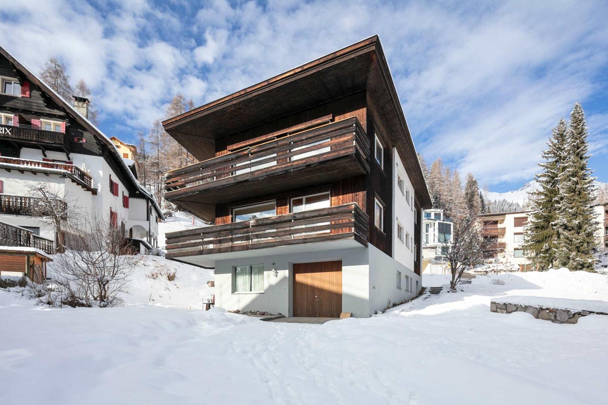 Modern Alpine Terrace Apartment